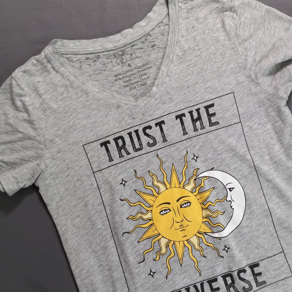 Freeze Trust The Universe Sun Moon Graphic‎ Tee Gray V-Neck T-Shirt Small